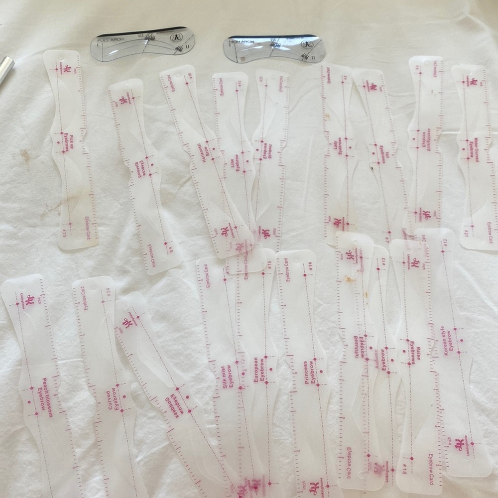 4 for $20: 2 Anastasia Beverly Hills brow stencils and 19 from linkinghome